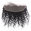 Un paquet d'extensions de cheveux humains en dentelle ondulée noire profonde avec un bonnet transparent.