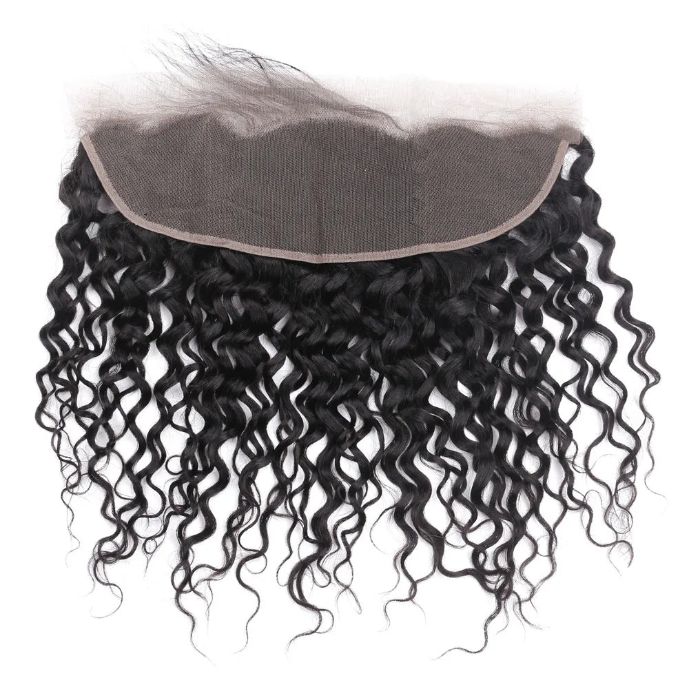Un paquet d'extensions de cheveux humains en dentelle ondulée noire profonde avec un bonnet transparent.
