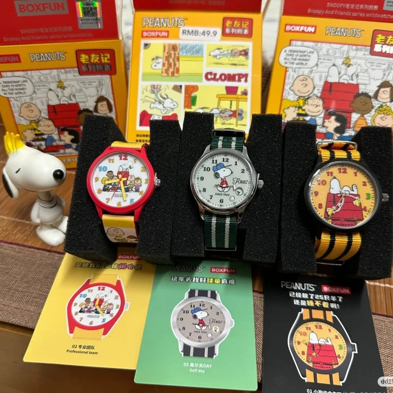 Sammlung von Peanuts Blind Box Collectibles mit Snoopy und anderen Charakteren in verschiedenen Verpackungen.