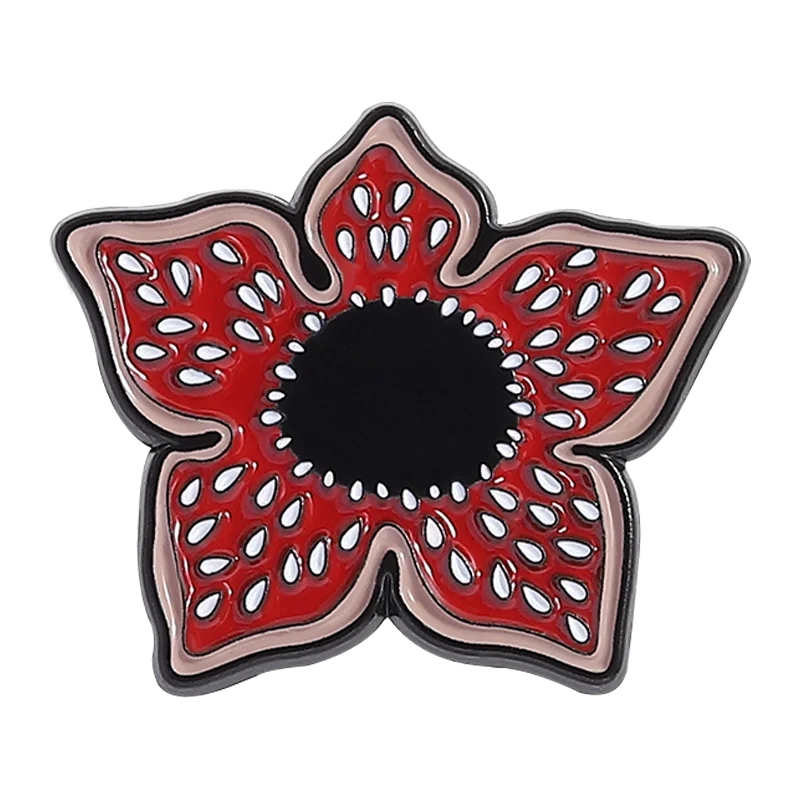 Rote und weiße Blumen-Emaille-Anstecknadel mit dunkler Mitte in Sternform.