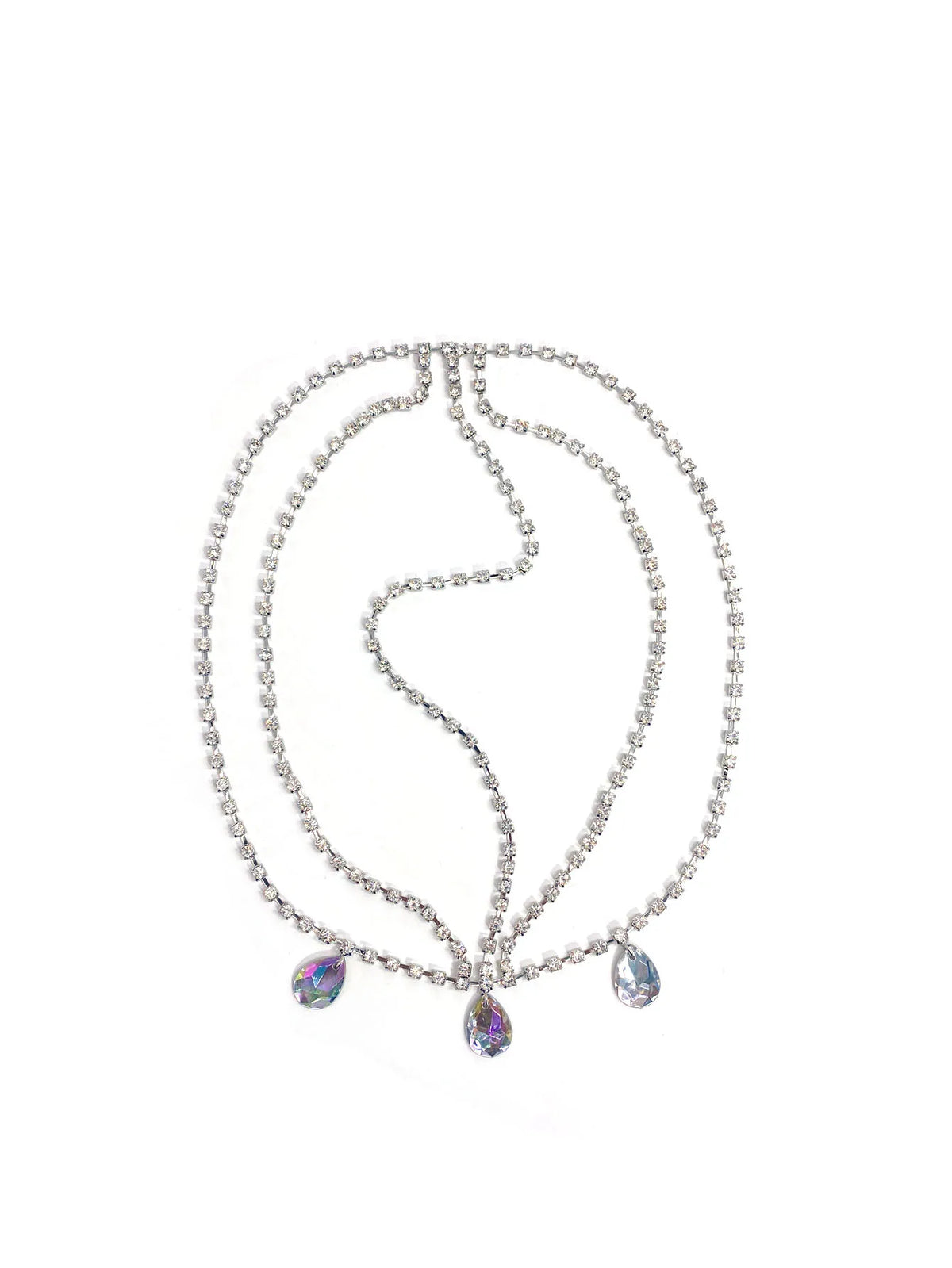 Collar multi-capa para la frente hecho de pequeñas cuentas transparentes y acentuado con piedras moradas.