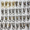 Collection de porte-clés mécaniques en acier inoxydable de divers styles et finitions.