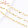 Set aus 18K-Gold-Herzen-Anhänger und Armbandketten auf weißem Hintergrund