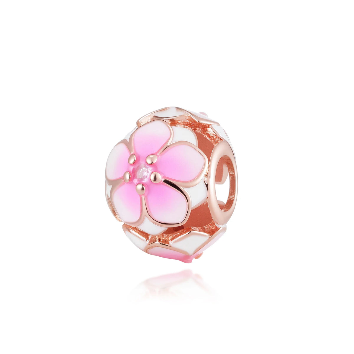 Un adorno de cuenta floral rosa con acabado dorado y una pequeña piedra transparente.