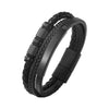 Schwarzes geflochtenes Lederarmband für Herren auf weißem Hintergrund