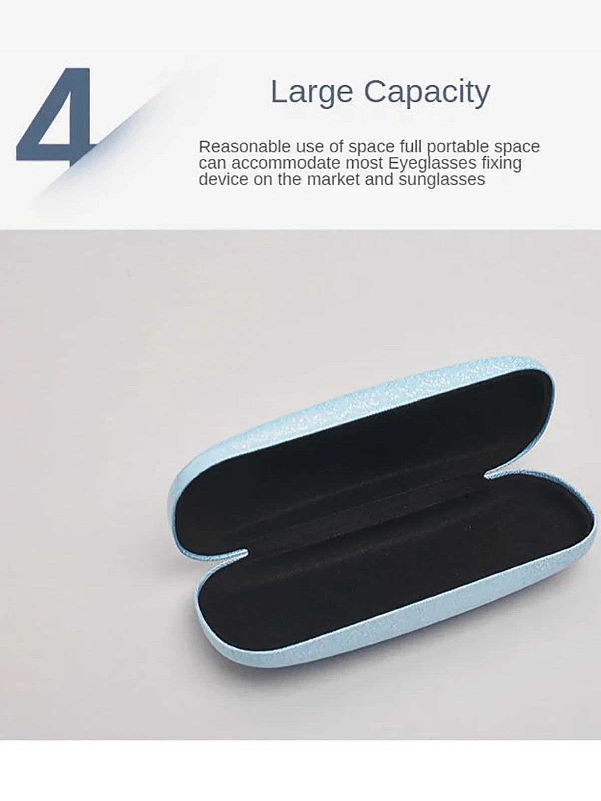 Boîte de rangement allongée ouverte pour lunettes de soleil avec un intérieur bleu et noir pailleté.