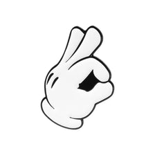 Pin de esmalte blanco con gesto de dedo para decir 'te amo'