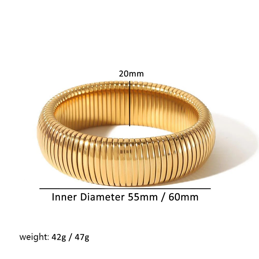 A close-up view of a gold-toned stainless steel elastic bangle bracelet with a 20mm width and an inner diameter of 55mm or 60