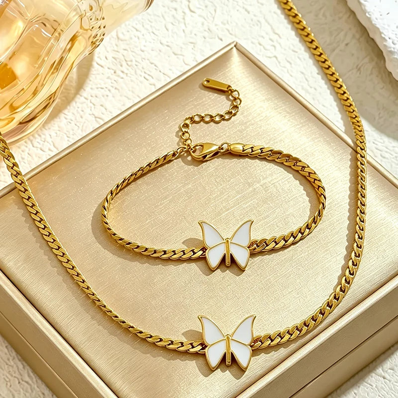 Gold-Edelstahl-Schmetterlingsanhänger-Halskette und Armband-Set in Goldbox