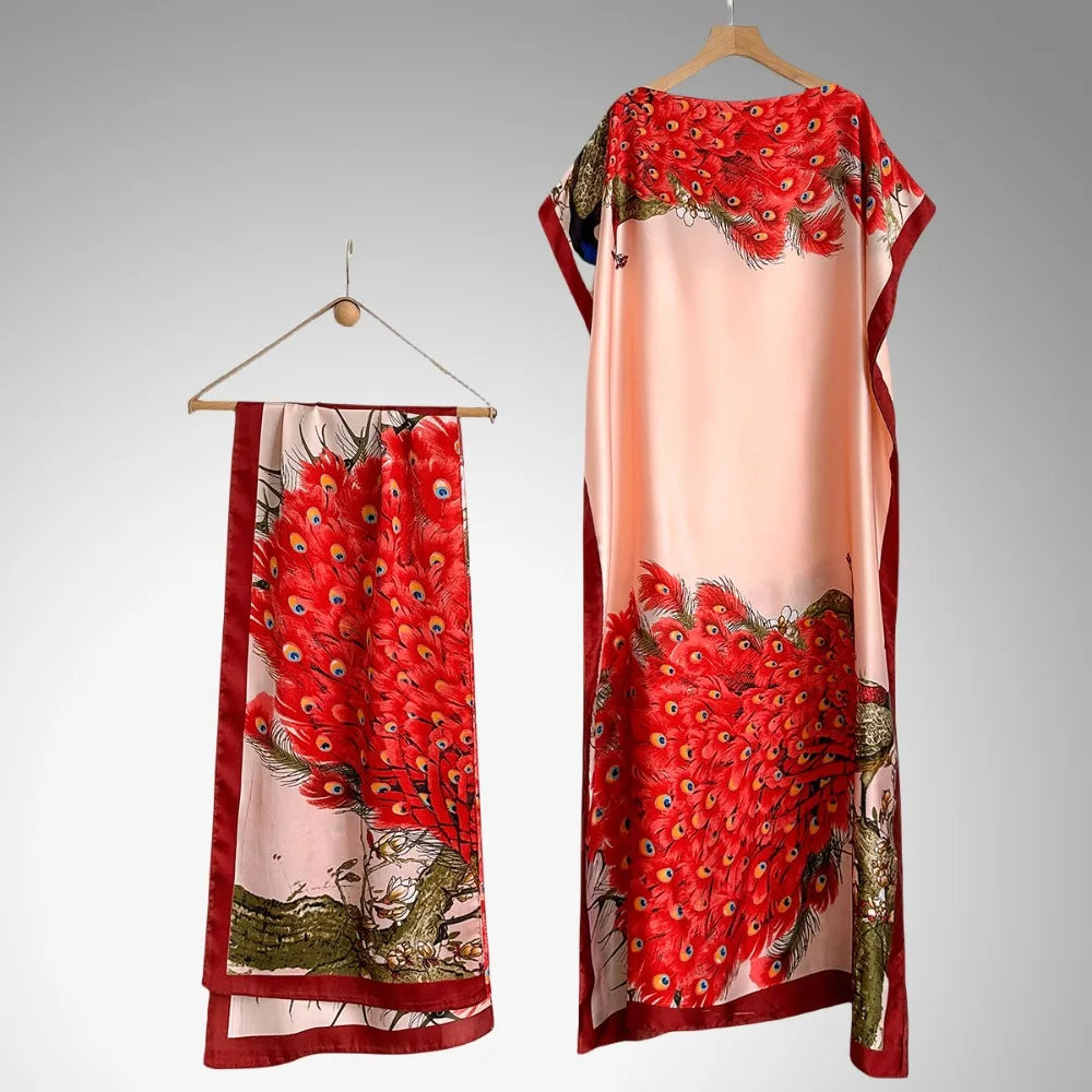 Une grande étole cape couleur pêche fluide avec un motif de papillon floral rouge vif et de paon.