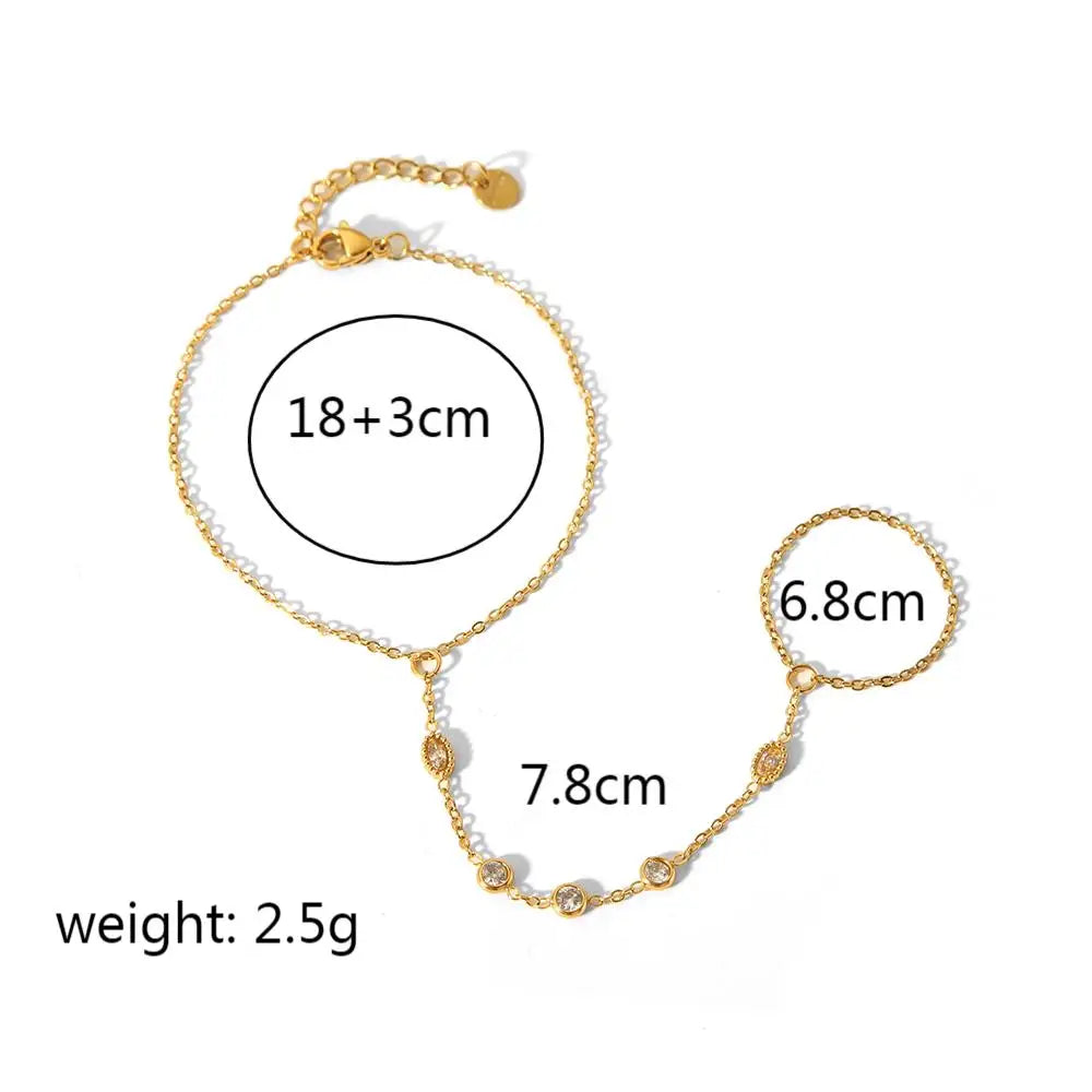 Gold plated stainless steel bracelet with a circular charm measuring 18+3cm and a chain length of 7.8cm