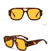 Vue de face de lunettes de soleil carrées vintage jaune demi C8 avec double pont.