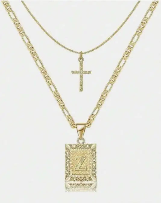 Collier lettre Z en or avec pendentif croix sur une chaîne délicate