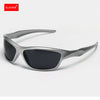 Silbergerahmte Sonnenbrille mit dunklen Linsen und Vintage Y2K Punk-Design