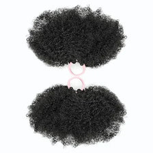 Un par de moños afro negros para niños pequeños.