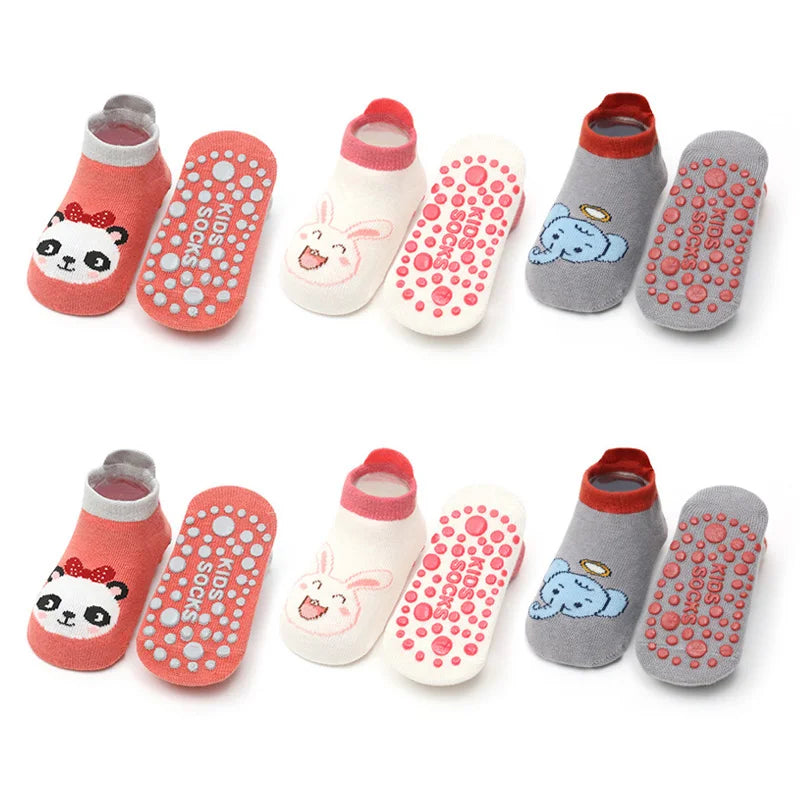 Ein Set aus sechs Paar Kinder-Cartoon-Tiermuster-Baumwollsocken in verschiedenen Farben und Designs.