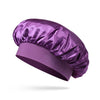 Un bonnet de cheveux en satin de soie violet vu de côté.