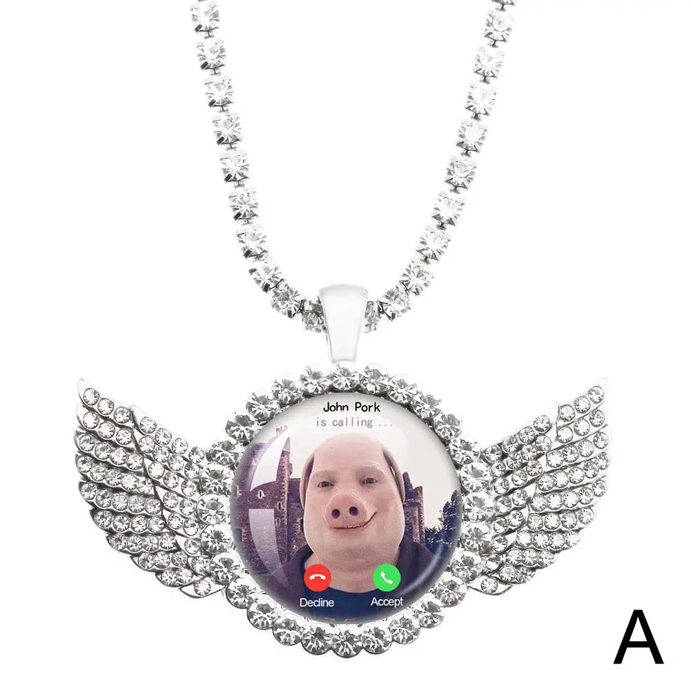 Colgante de collar con charm divertido de cerdo y alas de ángel con retrato y texto de aceptación