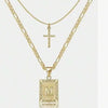 Chaîne dorée avec pendentif lettre M et charme croix