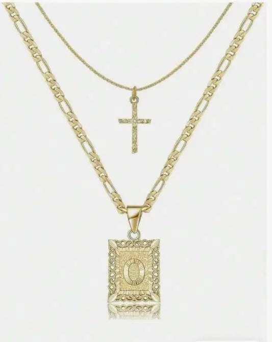 Collier de mode or avec pendentif lettre et charm croix