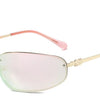 Ovales Y2K-Sonnenbrille ohne Fassung mit rosa und goldfarbenen Metallrahmen und hellgrünen Linsen