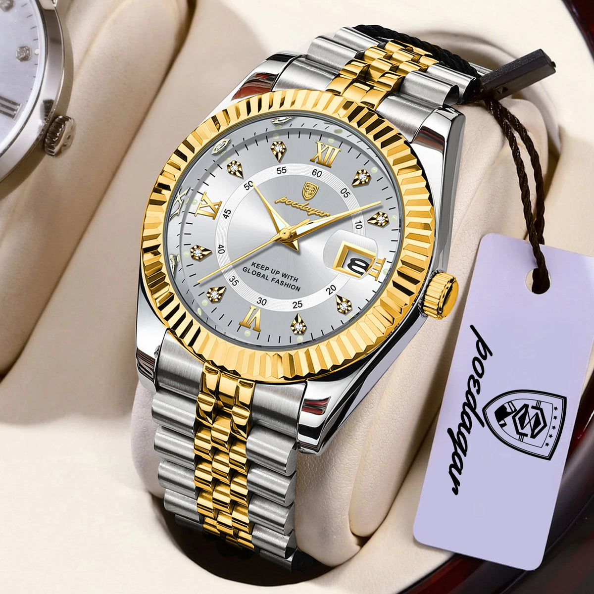 Montre-bracelet homme en quartz argent et or avec bracelet en cuir, présentée sur une surface claire.
