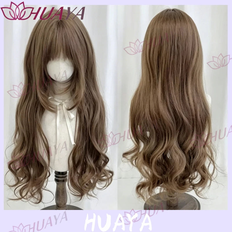 Ein Paar lange braune gewellte Haartransplantat-Perücken, vorne und hinten gezeigt.