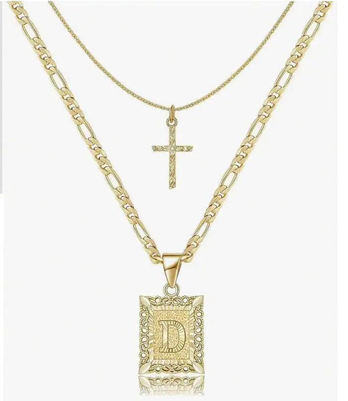 Collier en chaîne en or avec un pendentif croix et un grand initiale