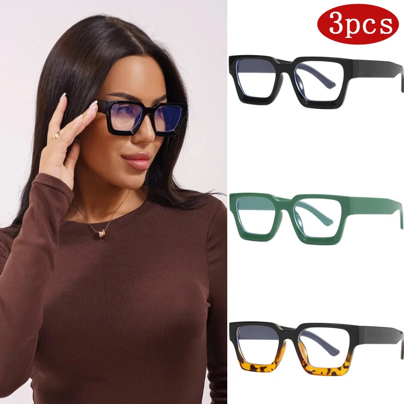 Tres pares de monturas de gafas cuadradas vintage en negro, verde y estampado de leopardo mostrados en una modelo.