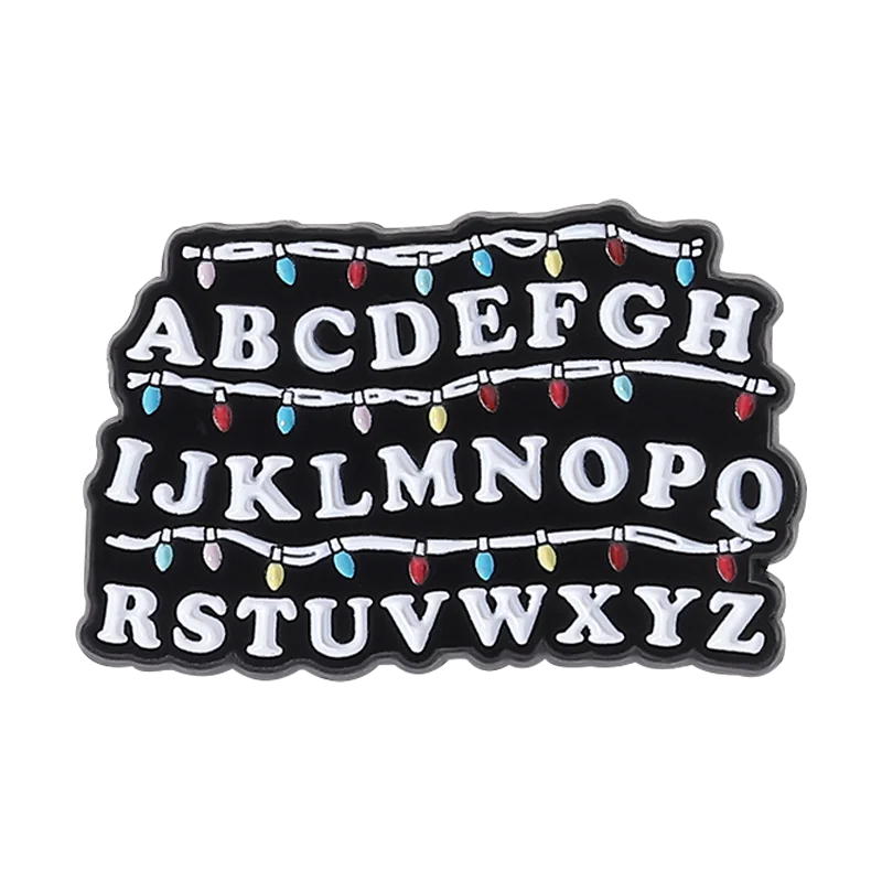 Emailpin mit dem gesamten englischen Alphabet in Großbuchstaben und bunten Lichtern