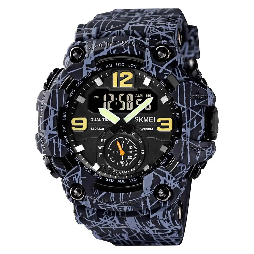 Montre de sport numérique gris foncé avec bracelet noir et blanc à motif et cadran jaune affichant 12h58.