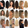 Collection d'extensions de cheveux clip-in, montrant divers styles, longueurs et couleurs de cheveux ondulés et bouclés.