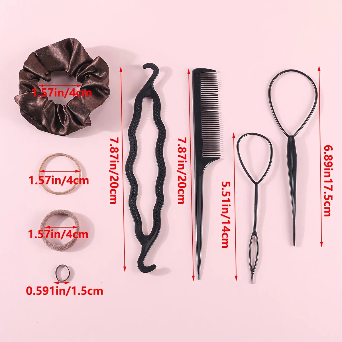 Un set d'accessoires pour cheveux élastiques noirs comprenant un élastique velours, des peignes et des pinces à cheveux.