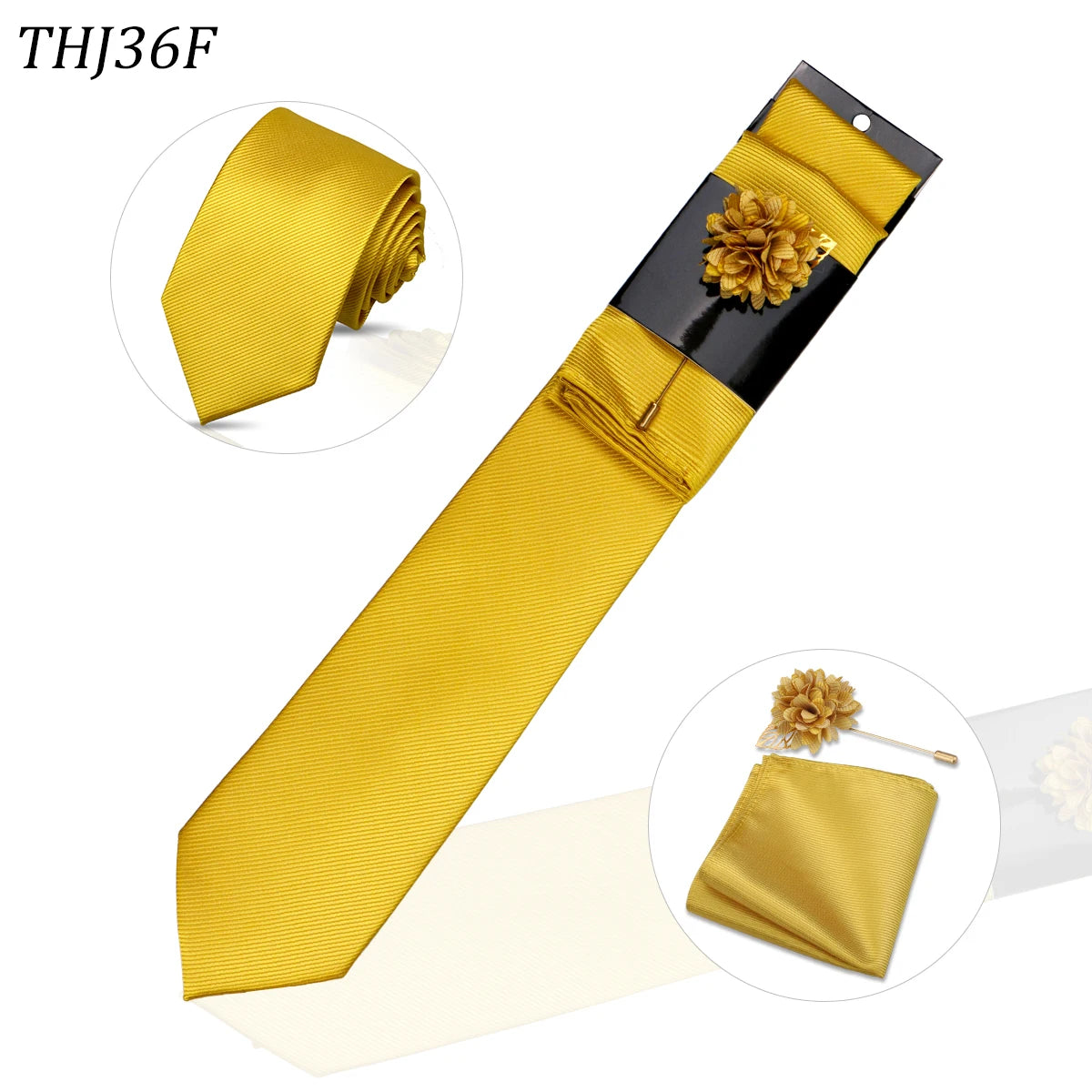Una corbata de seda amarilla con un prendedor de sol dorado y un pañuelo de bolsillo a juego doblado.