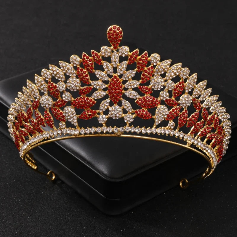 Ensemble de couronne ton or avec strass et gemmes rouges et claires