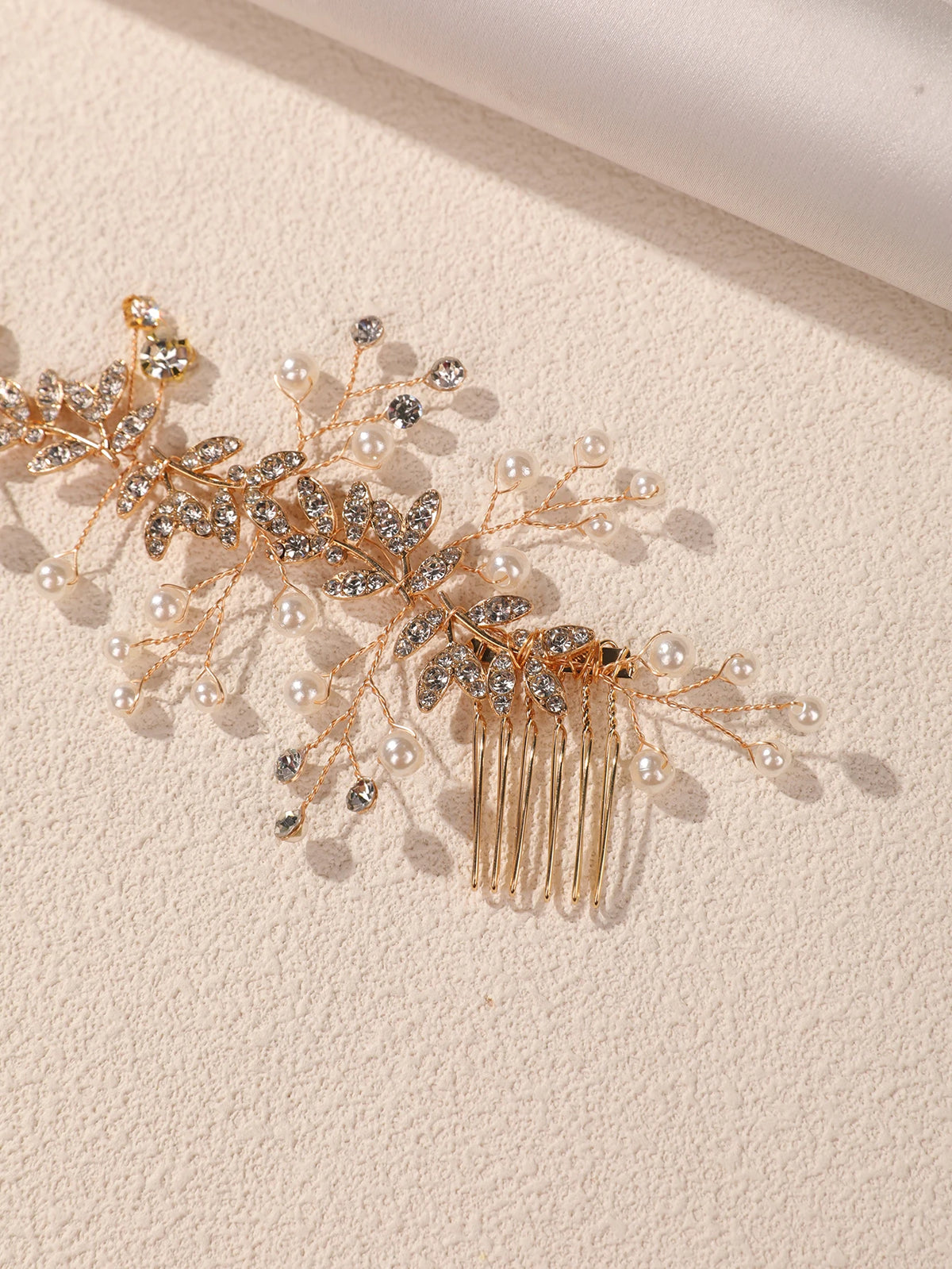 Elegant silver leafed crystal hair comb with delicate pearl accents