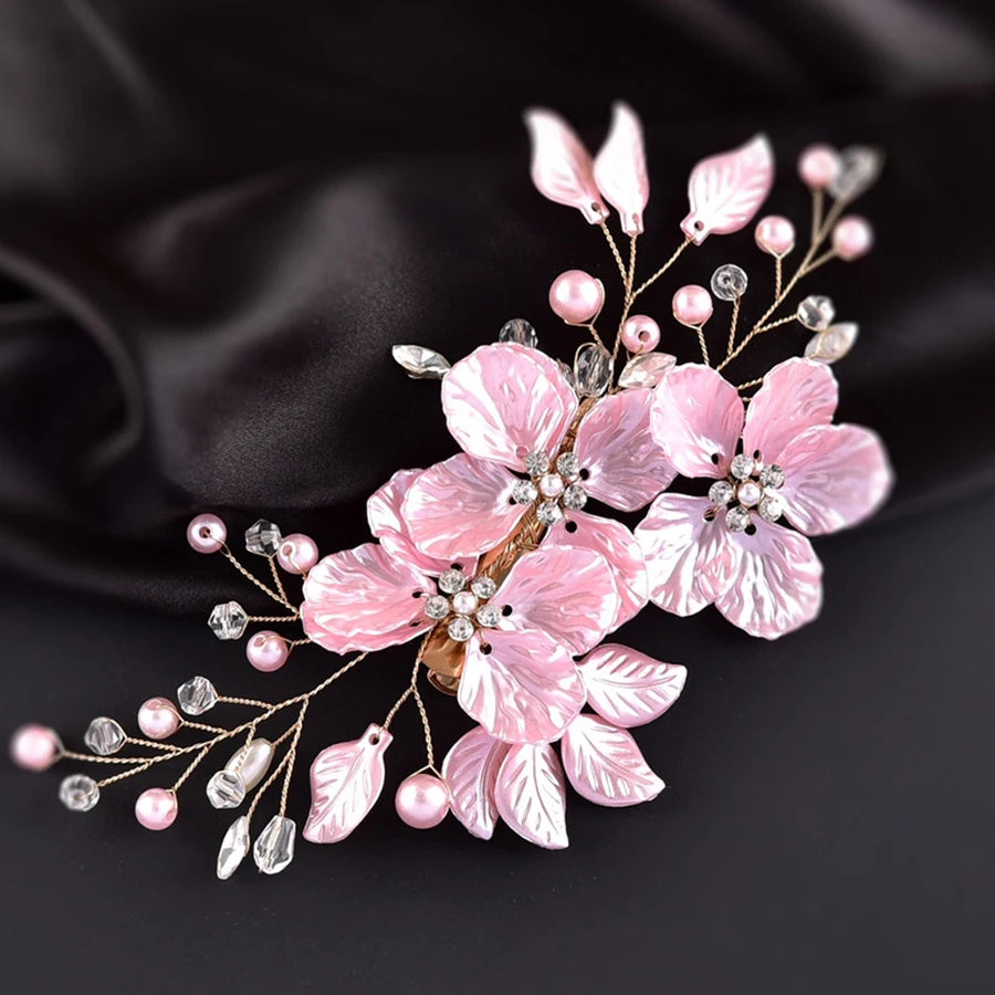 Pince à cheveux fleur de perle de cristal tissée à la main rose avec des feuilles délicates et des accents scintillants