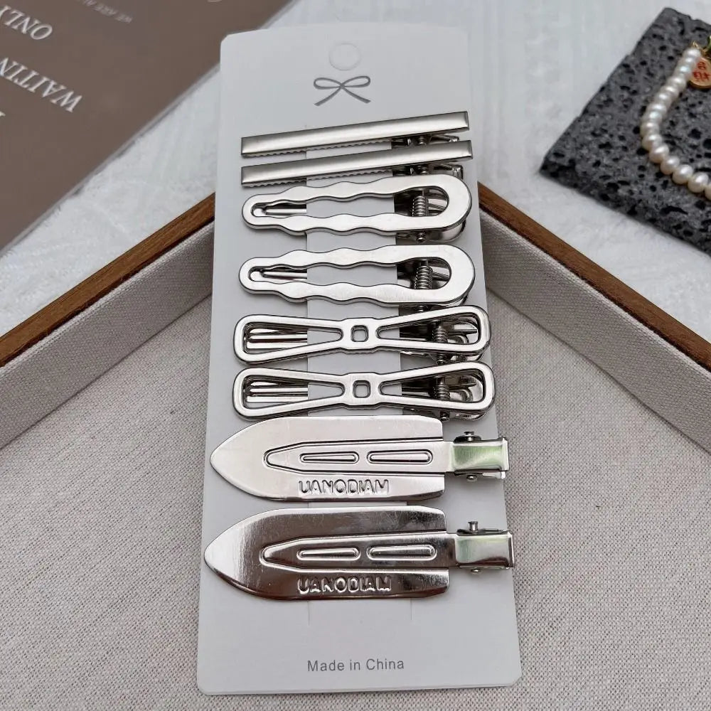 A set of vintage silver Y2K metal hair clips arranged vertically on a white card.