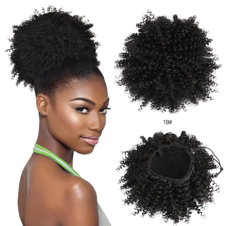 Ein Model präsentiert eine schwarze synthetische Afro-Puff-Chignon-Haarerweiterung in verschiedenen Stilen und Texturen.
