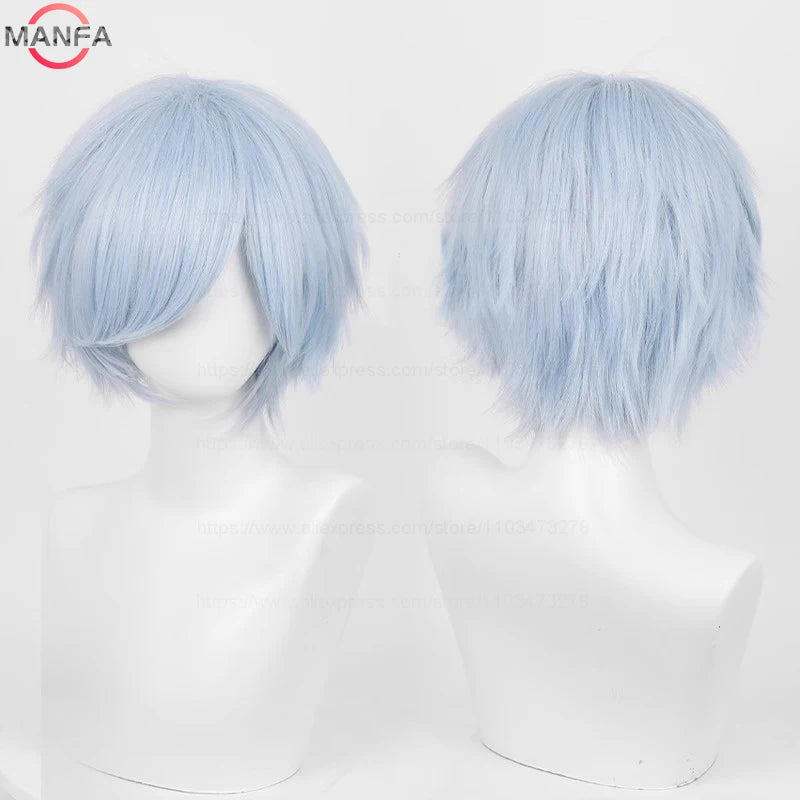 Peluca azul claro corta y en capas con flequillo mostrada en maniquí.