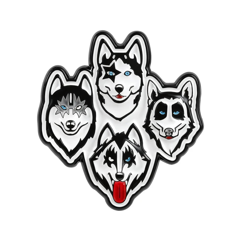 Un set de quatre épingles émaillées représentant des têtes de loups stylisées aux yeux bleus et à la fourrure blanche.