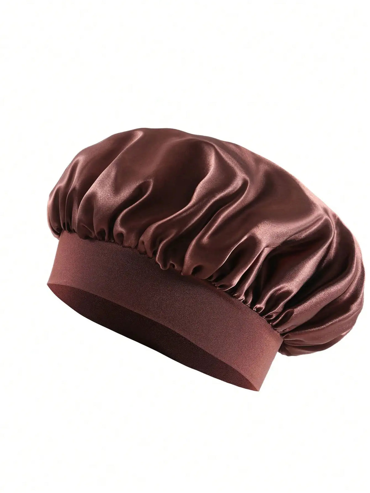 Bonnet pour cheveux en satin de soie mauve foncé plié et exposé sur fond blanc.