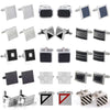 Collection de boutons de manchette carrés à rayures pour hommes, finis argent et noir.