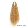 Un paquet de longues extensions de cheveux blondes dorées bouclées avec une mèche clip-in visible.