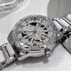 Reloj de pulsera elegante de cuarzo y diamante plateado para mujer con cristal brillante y correa blanca.