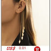 Gros plan d'une femme portant un élégant collier ras-de-cou imitation perles avec plusieurs brins
