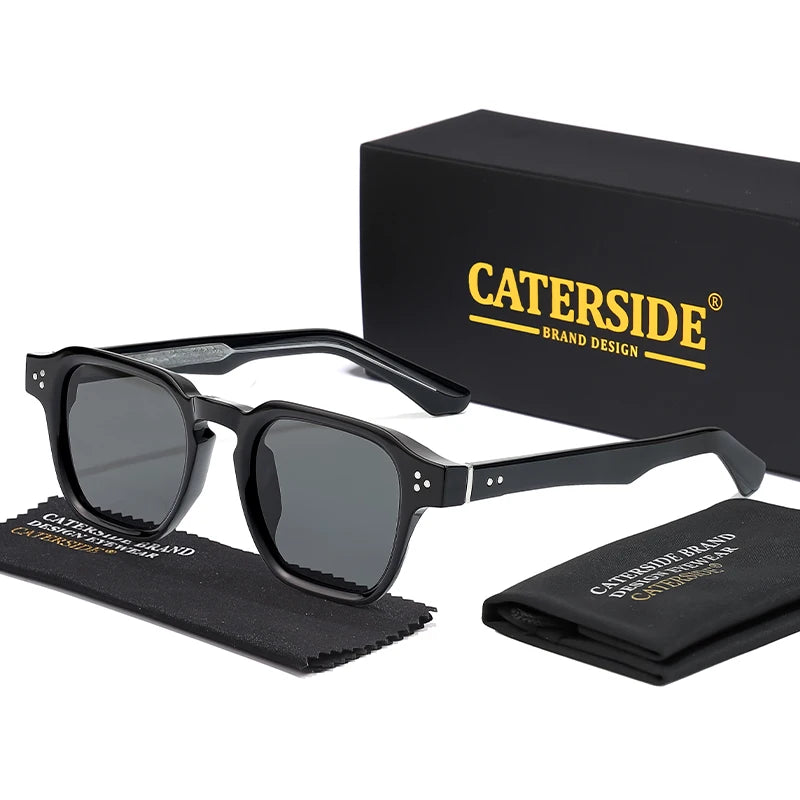 Schwarze CATERSIDE-Designer-Square-Sonnenbrille mit schwarzem Etui und Verpackung