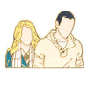 Broche émail couleur or représentant une figure stylisée homme et femme.