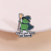 Insignia de esmalte con un personaje de rana verde sosteniendo una varita amarilla y el texto "was the tism mlord"