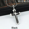 Colgante de cruz de acero inoxidable negro en cadena de plata, mostrado sobre fondo blanco.
